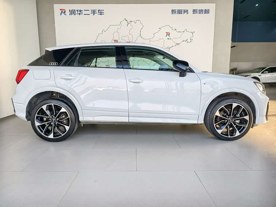 Audi Q2L 2024 صورة سيارة #4