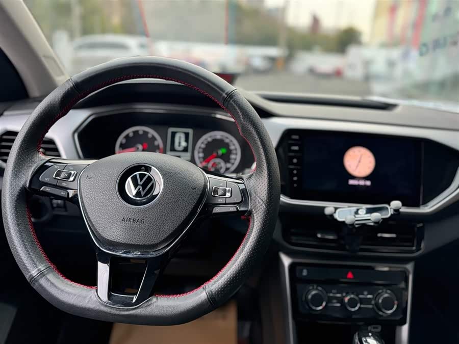 Volkswagen T-Cross 2020 #4 Volkswagen T-Cross 2020 car image #4