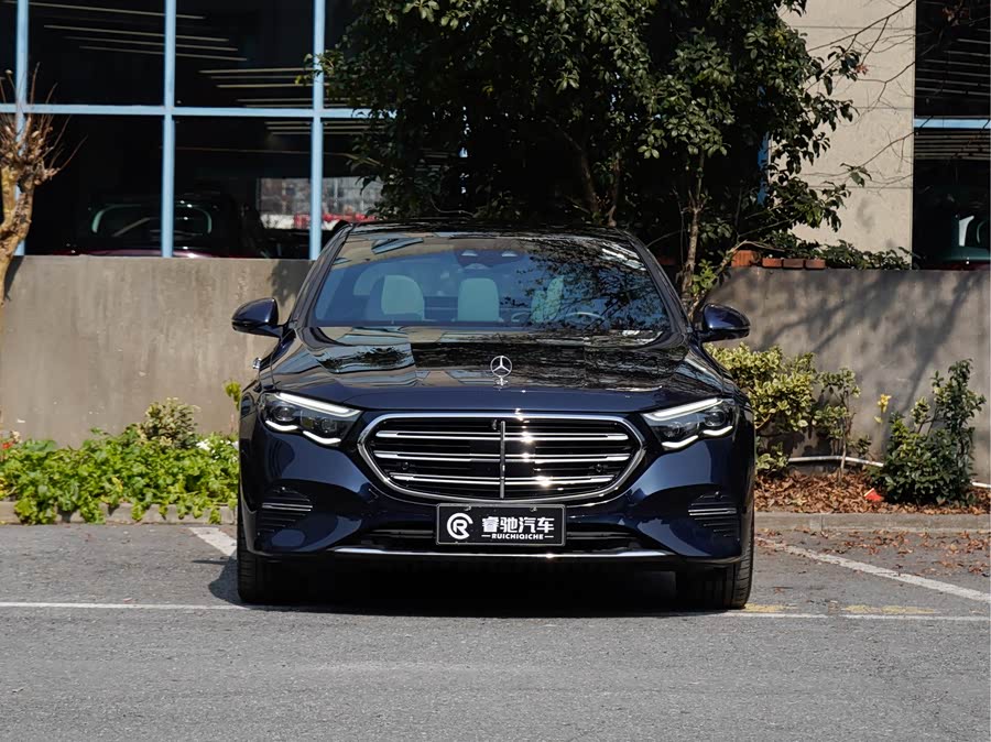 Mercedes-Benz E Class 2023 car image #4
