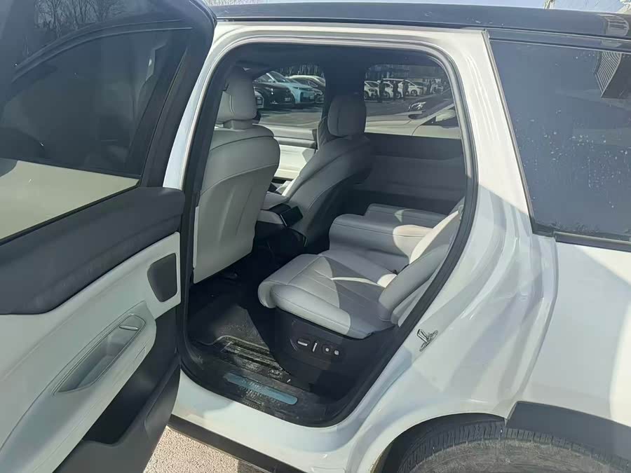 NIO ES8 2024 imagen de coche #4