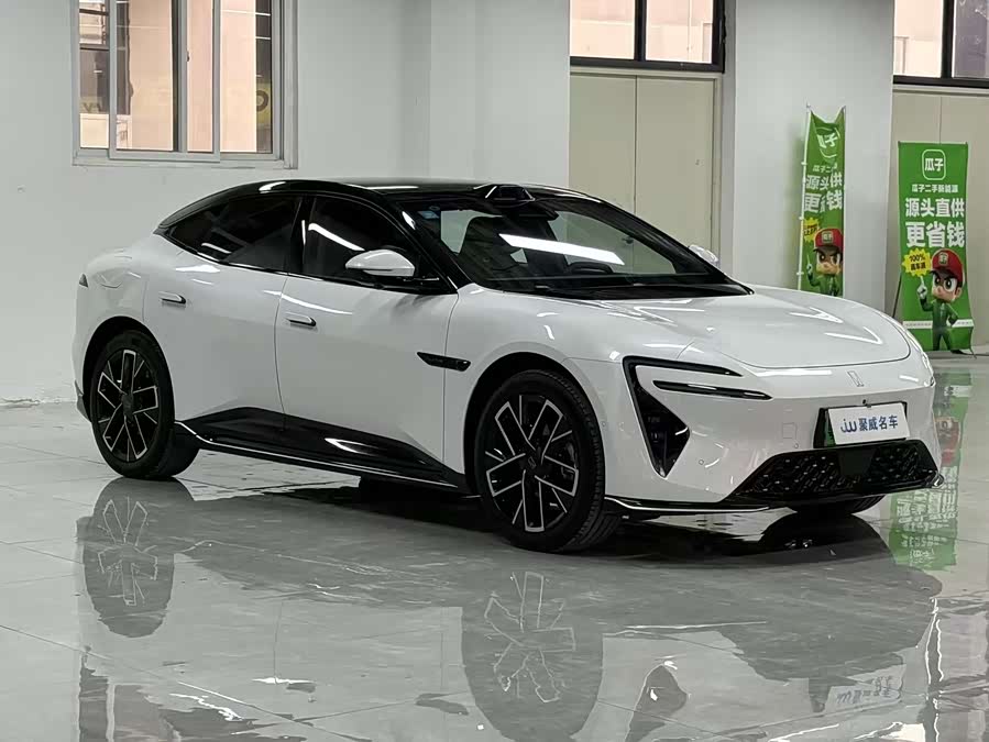 Avatr 06 2025 car image #4