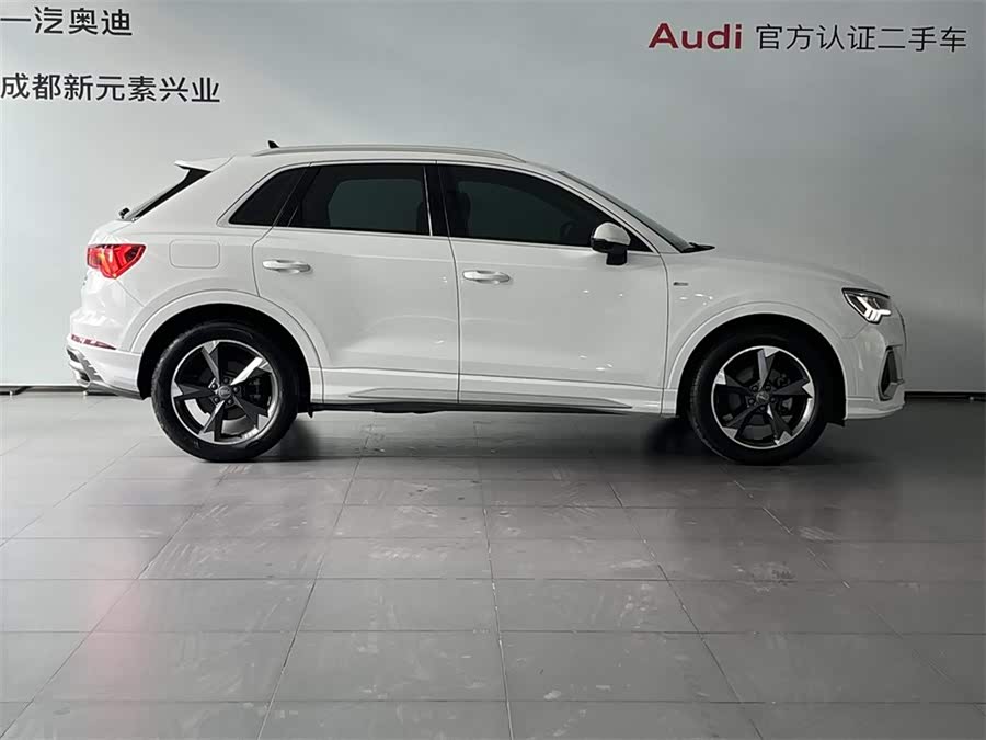 Audi Q3 2020 car image #4