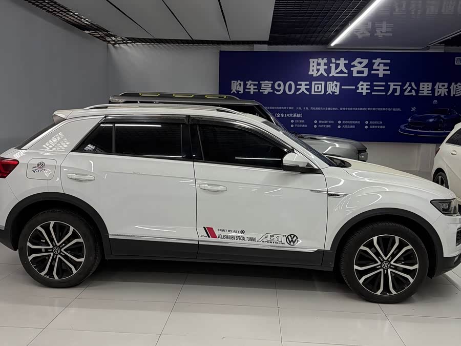 Volkswagen T-Roc 2022 car image #4