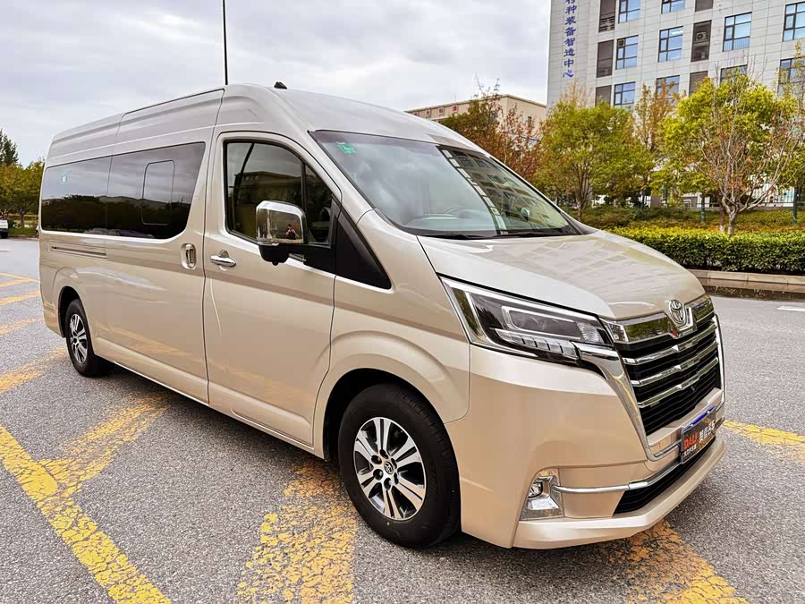Toyota 2022 car image #4