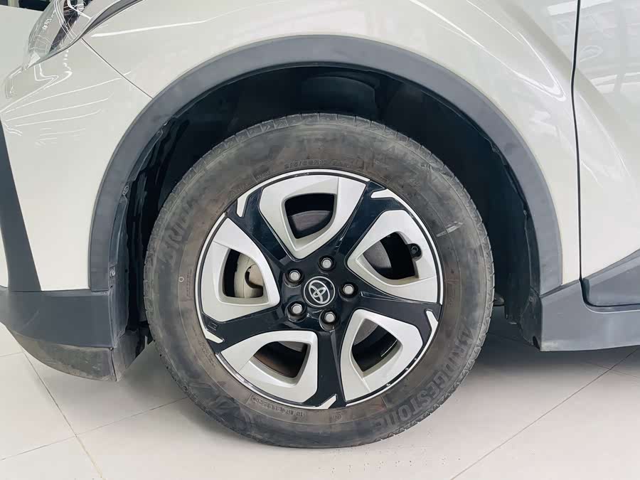 Toyota C-HR 2020 car image #4