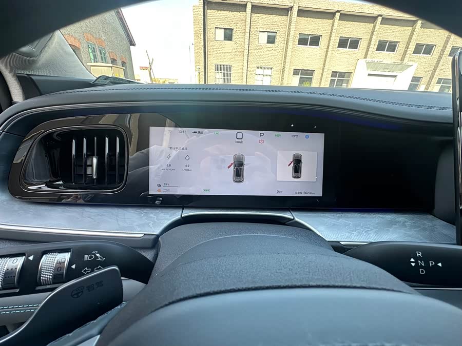 BYD Sea Lion 07 DM-i 2025 car image #4