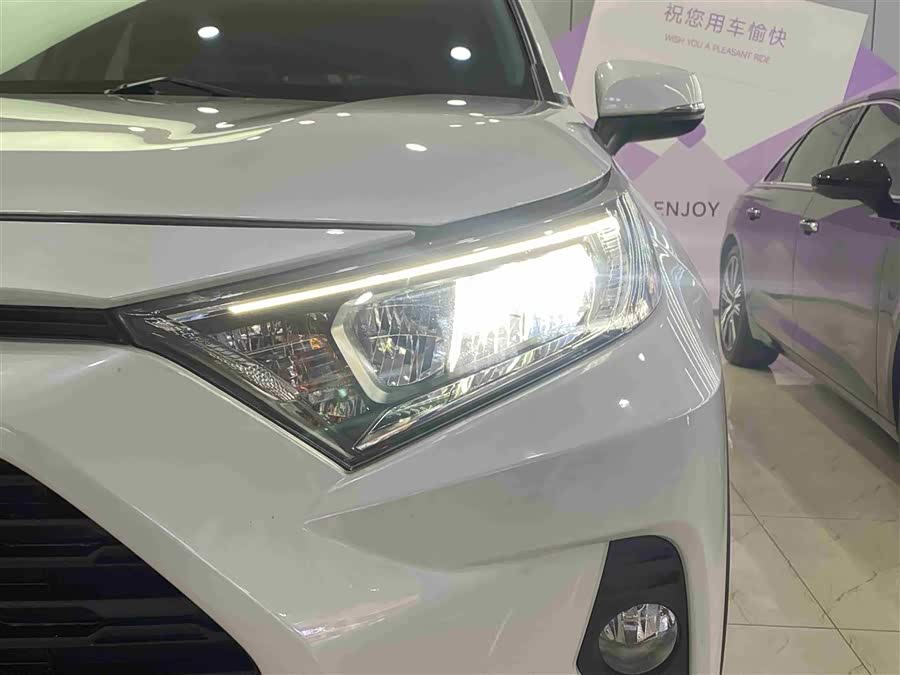 Toyota RAV4 2020 car image #4