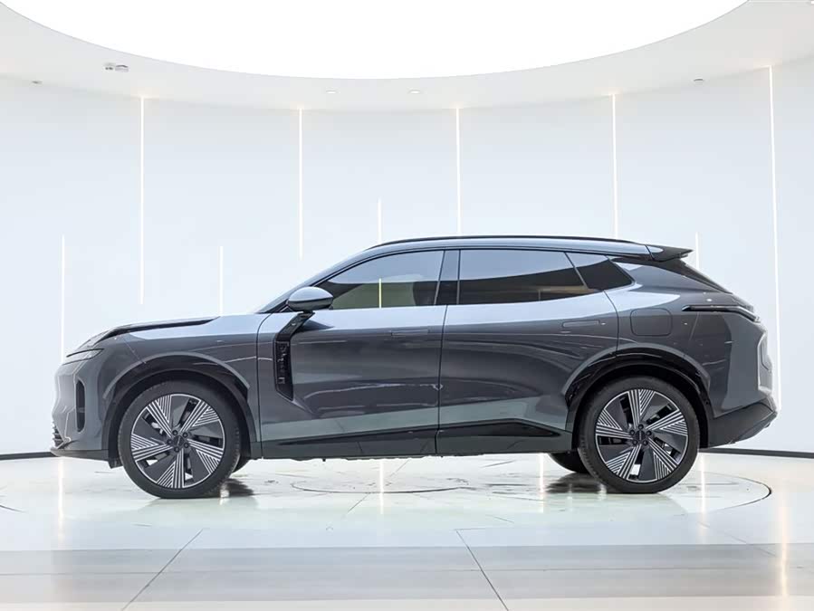 Lynk & Co 08 EM-P 2025 car image #4