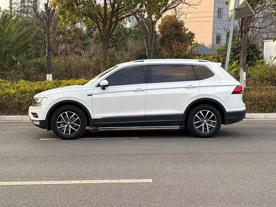 Volkswagen Tiguan L 2018 car image #4