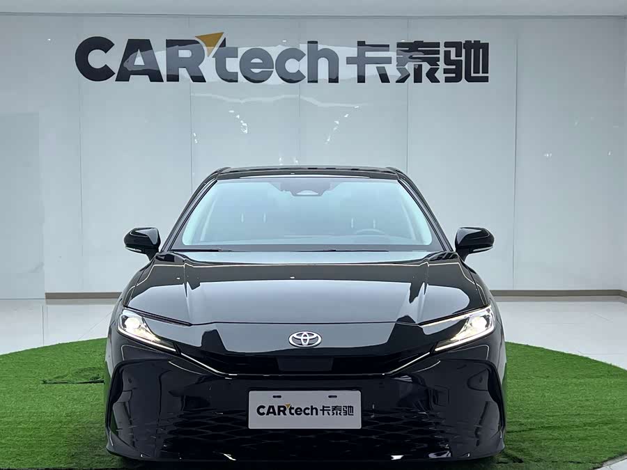 Toyota Camry 2025 car image #4