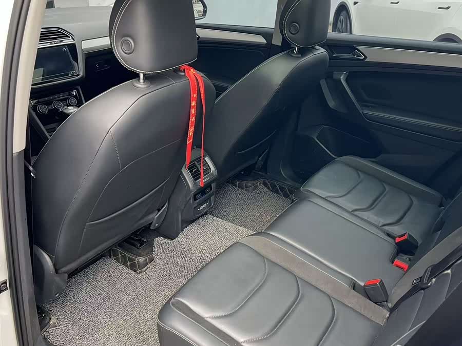 Volkswagen Tiguan L 2021 car image #4