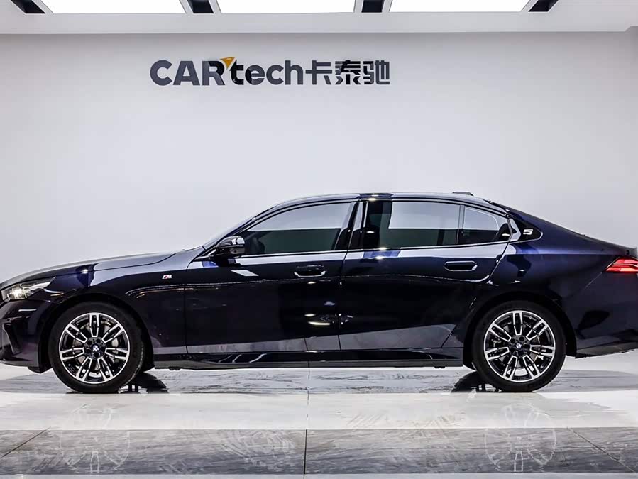 BMW 5 Series 2025 car image #4