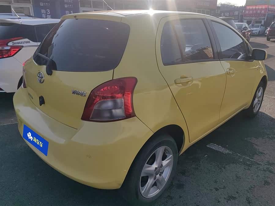 Yaris 2011 car image #4