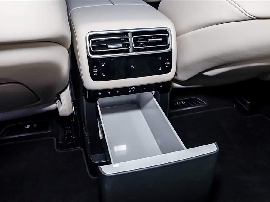 Li L7 2025 immagine di auto #4