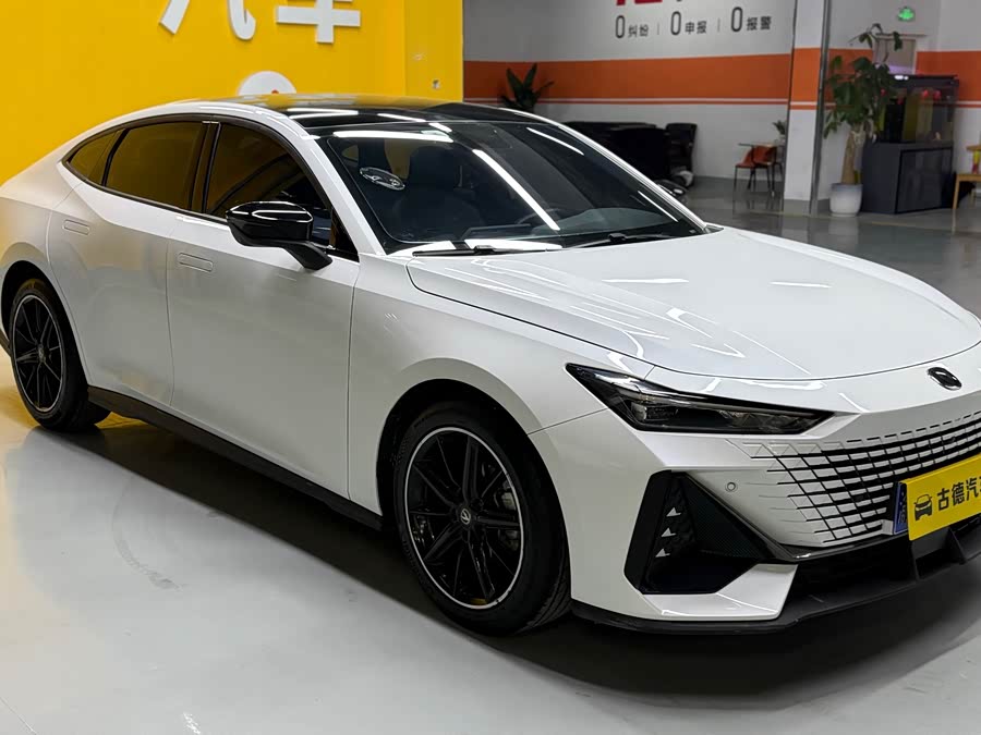 Changan UNI-V 2023 صورة سيارة #4