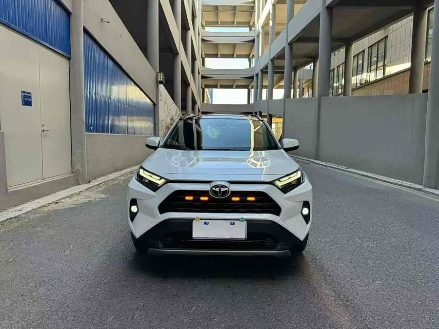 Toyota RAV4 2023 car image #4