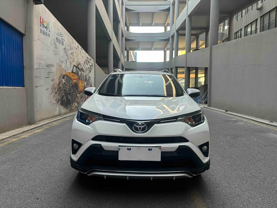 Toyota RAV4 2017 car image #4