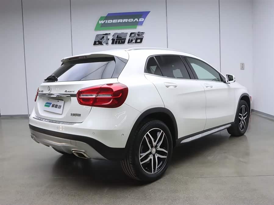 Mercedes-Benz GLA Class 2016 car image #4