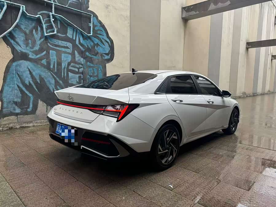 Hyundai Elantra 2023 immagine di auto #4