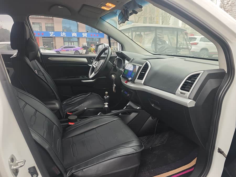 JAC 2015 #4 JAC 2015 car image #4