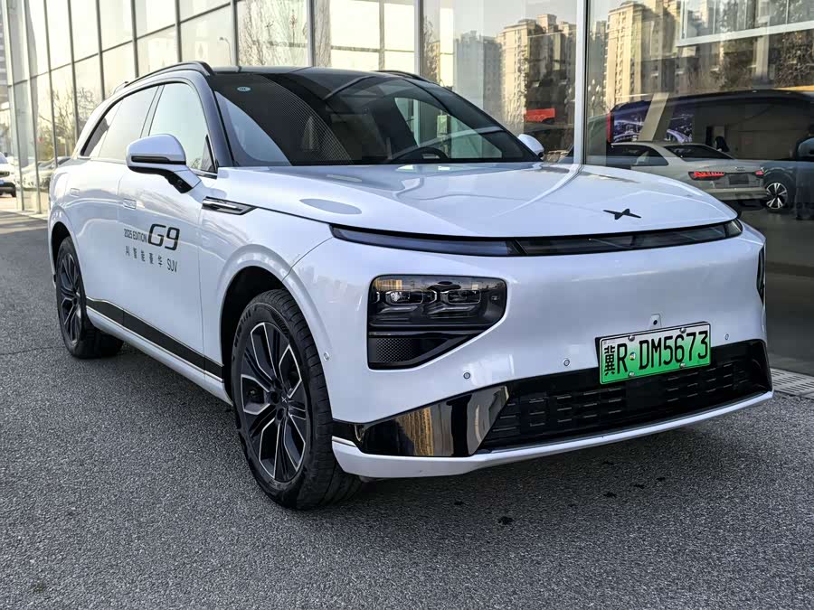 Xpeng G9 2025 صورة سيارة #4