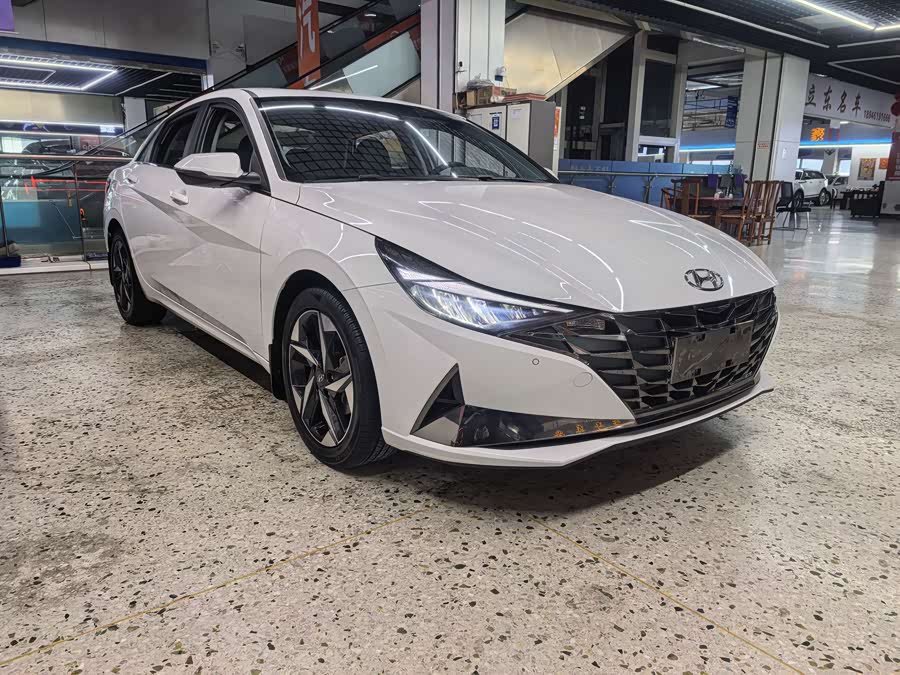 Hyundai Elantra 2023 immagine di auto #4