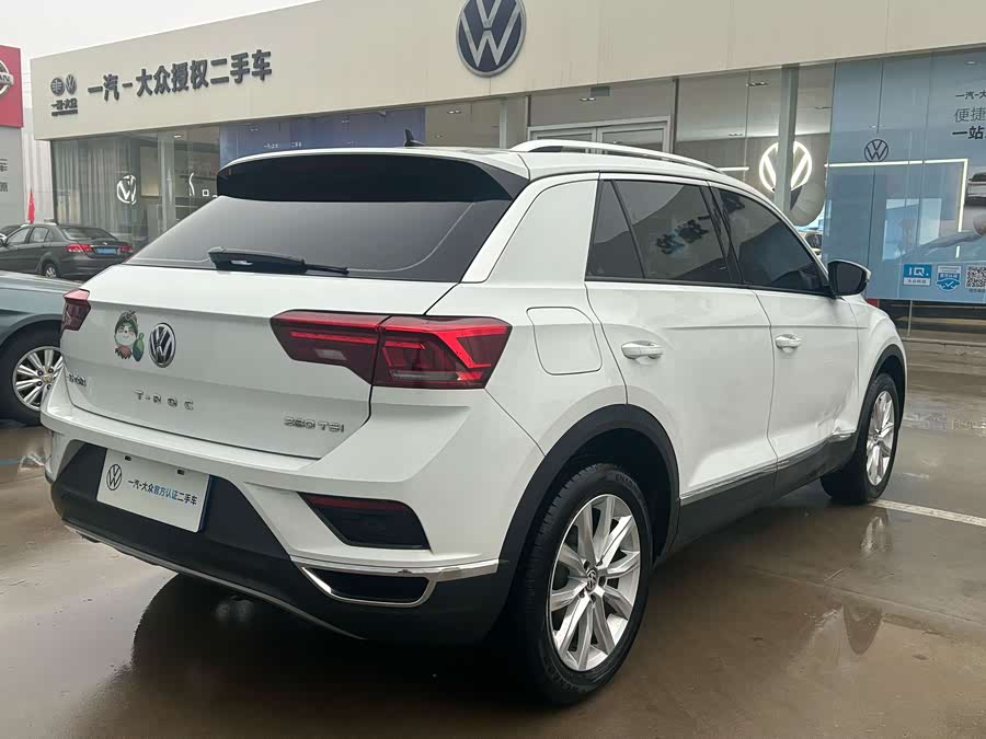 Volkswagen T-Roc 2021 car image #4