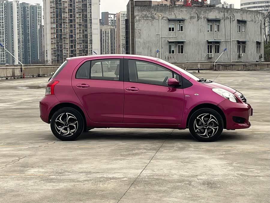 Yaris 2013 #4 Yaris 2013 car image #4