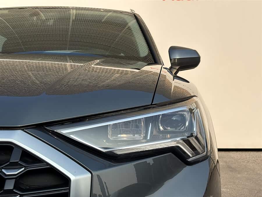 Audi Q3 2023 car image #4