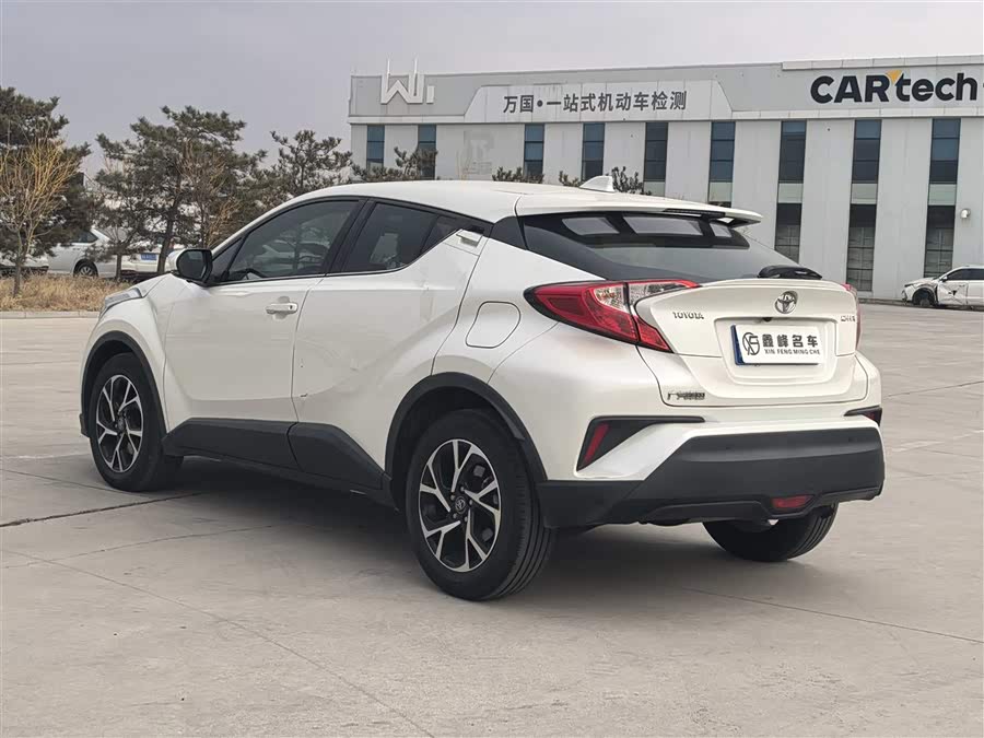 Toyota C-HR 2020 car image #4