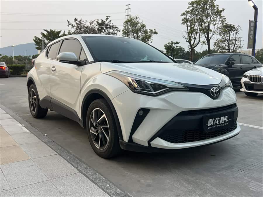 Toyota C-HR 2022 car image #4