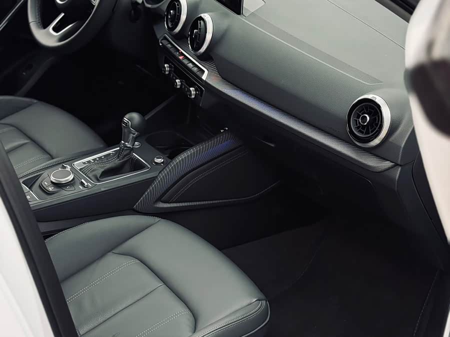 Audi Q2L 2024 imagem de carro #4