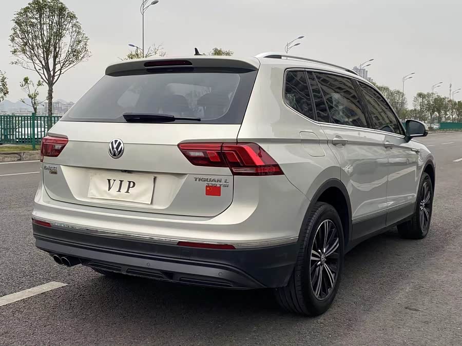 Volkswagen Tiguan L 2019 immagine di auto #4