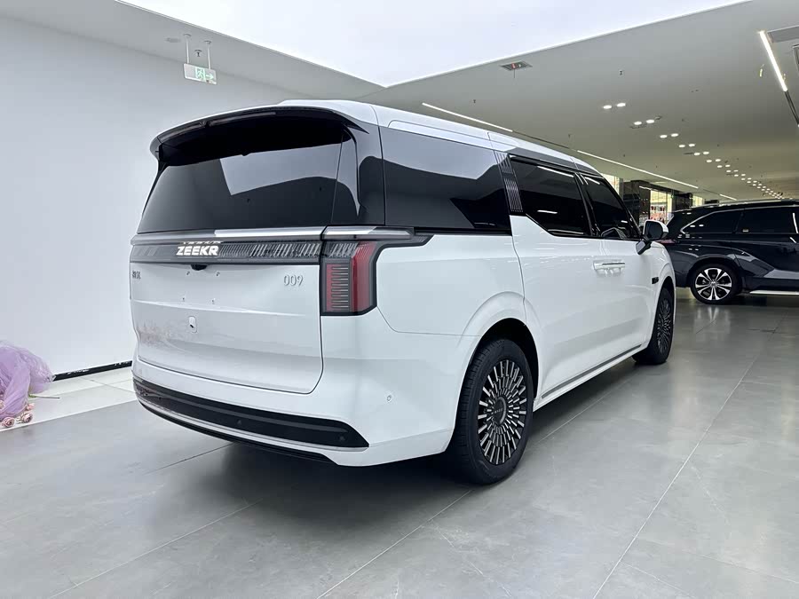 Zeekr 7X 2024 car image #4