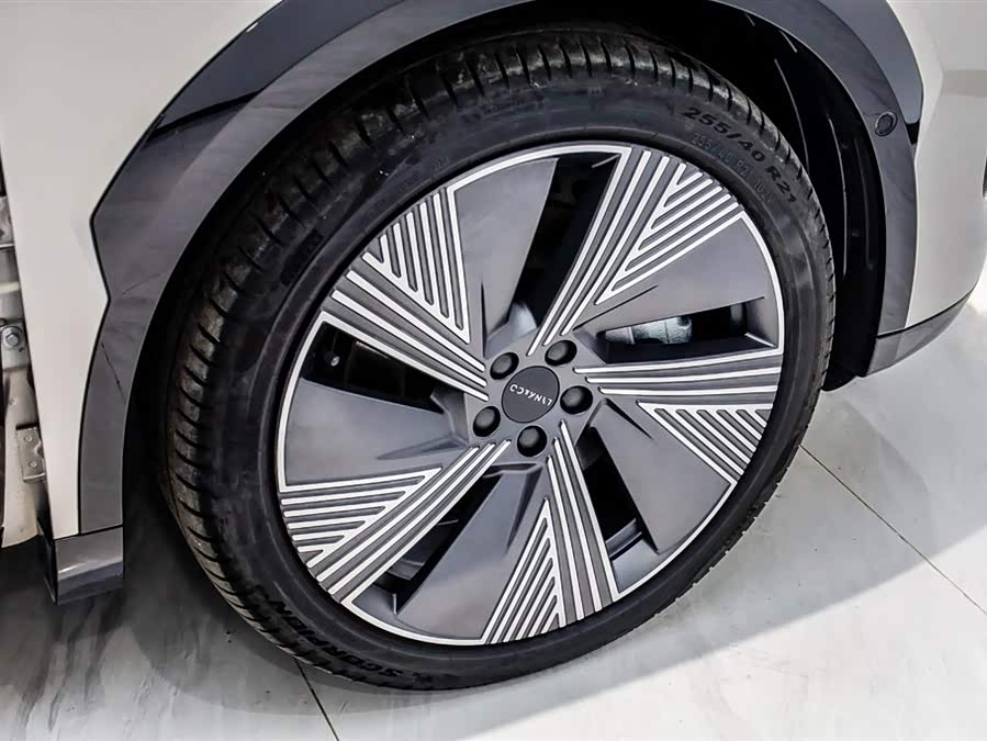Lynk & Co 08 EM-P 2024 car image #4
