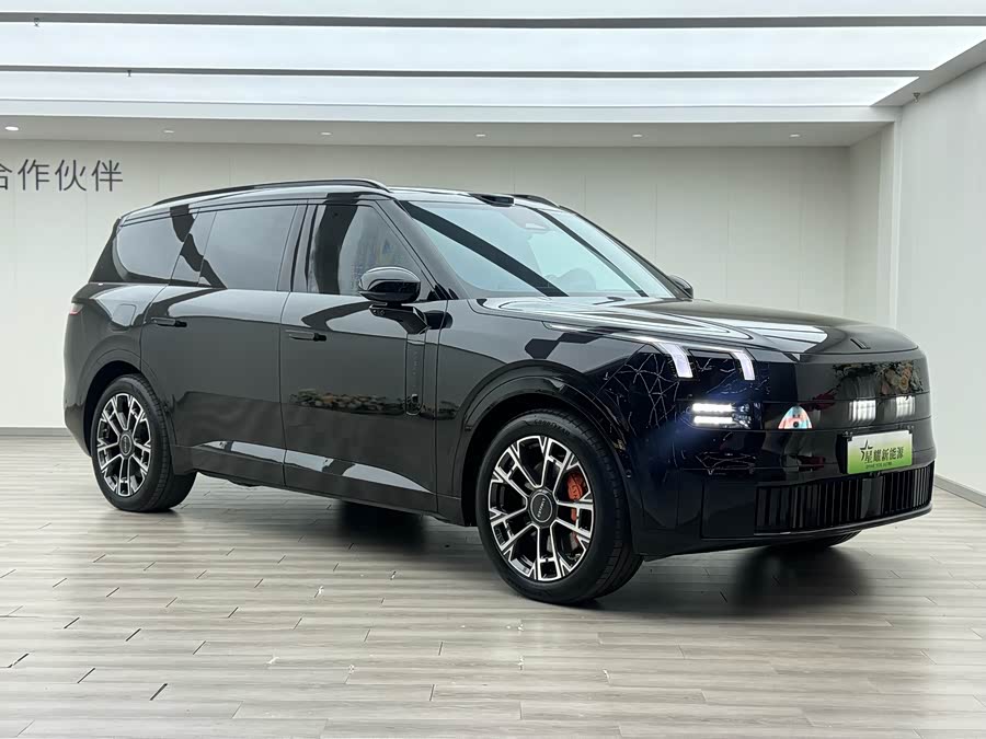 Lynk & Co 900 2025 car image #4