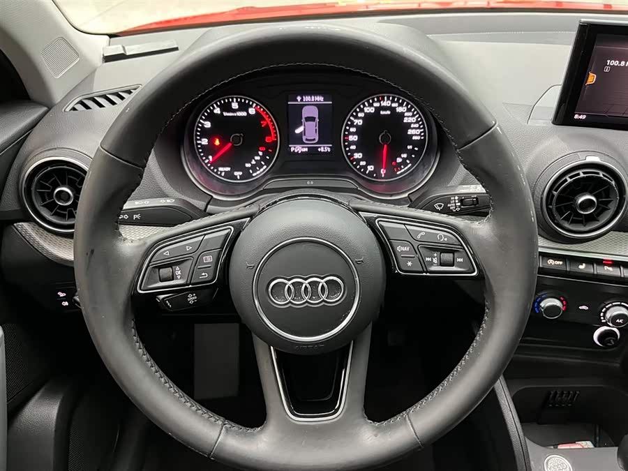 Audi Q2L 2021 car image #4