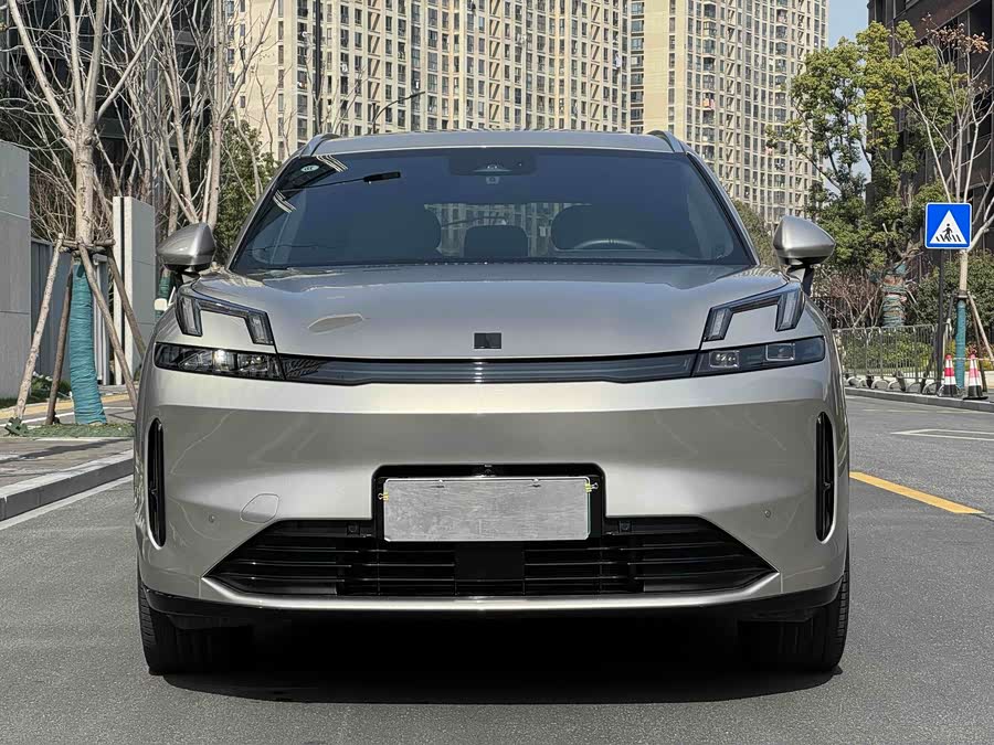Lynk & Co 08 EM-P 2023 car image #4