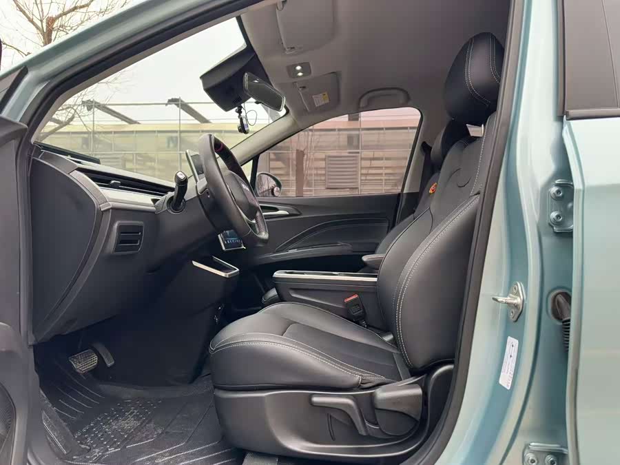 哪吒汽车 哪吒V 2021 汽车图片 #4