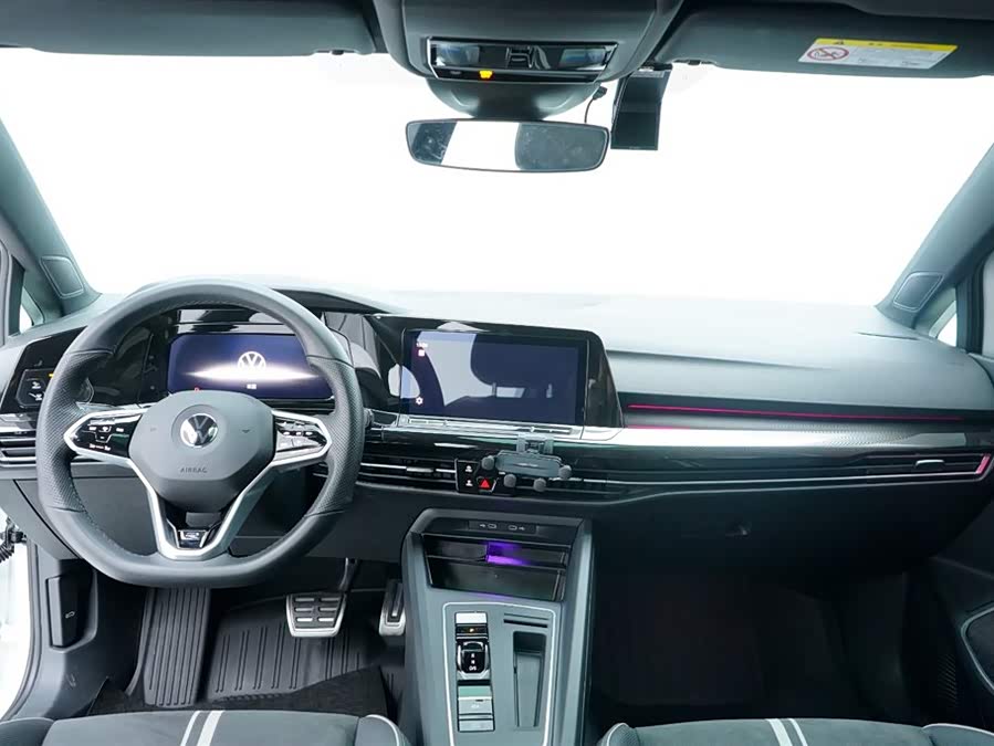 Volkswagen Golf 2022 car image #4