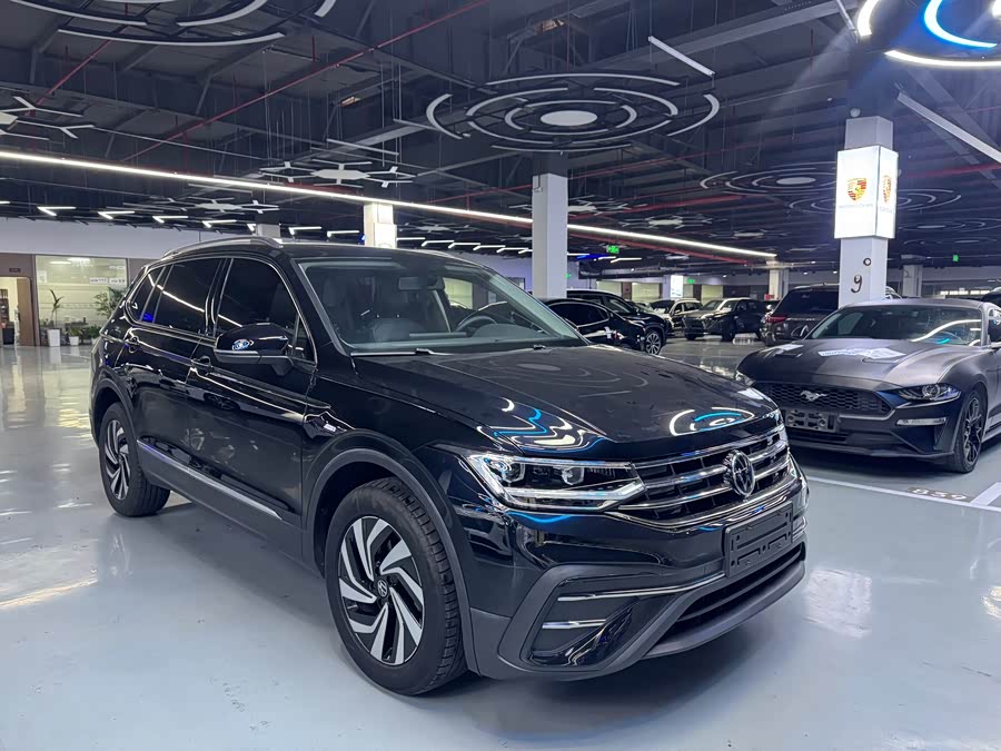 Volkswagen Tiguan L 2023 #4 Volkswagen Tiguan L 2023 car image #4