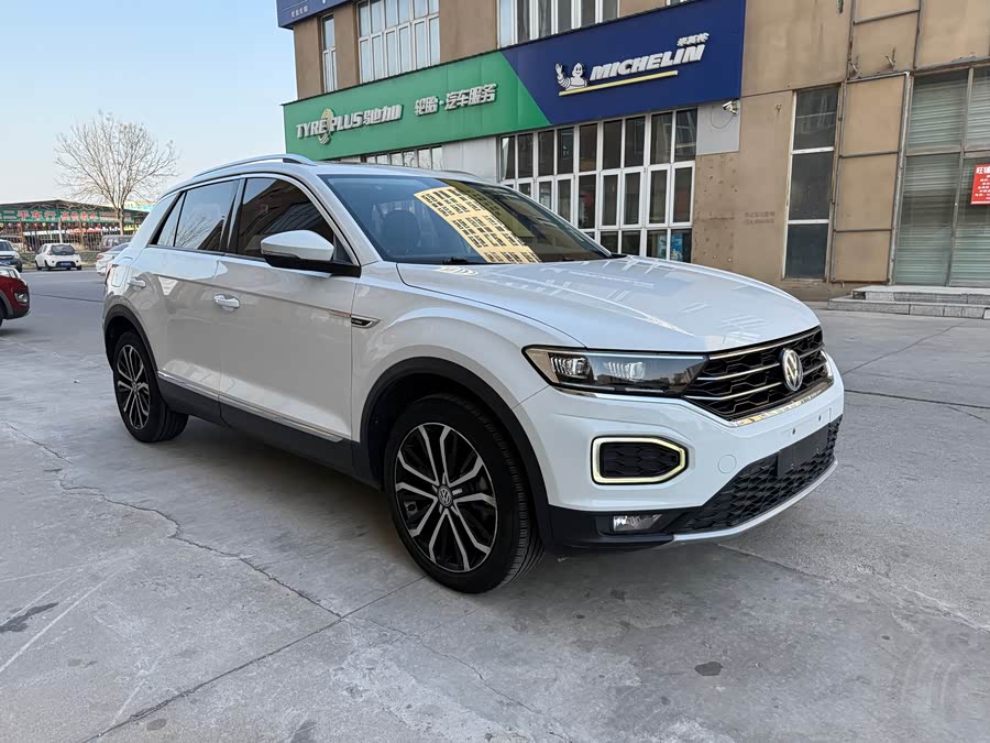 Volkswagen T-Roc 2024 car image #4