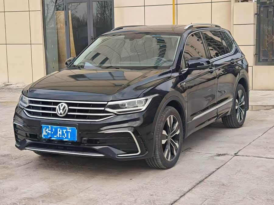 Volkswagen Tiguan L 2025 immagine di auto #4