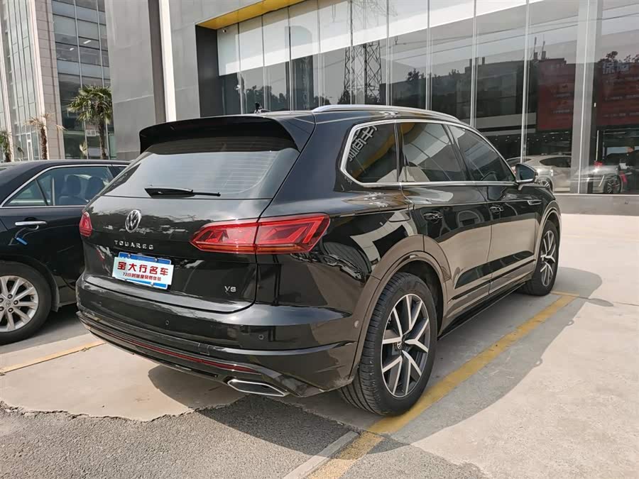 Volkswagen Touareg 2025 car image #4