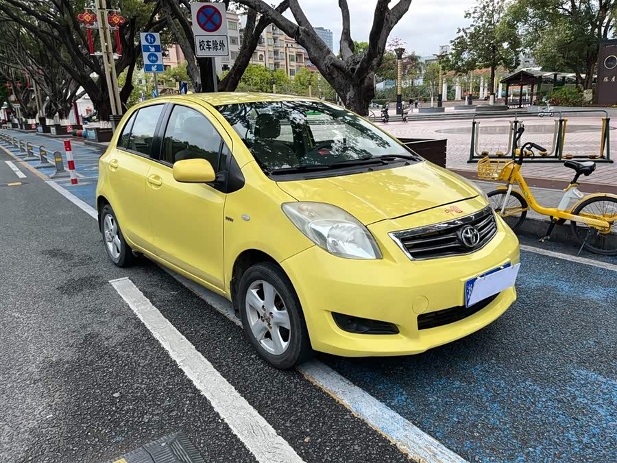 Toyota Yaris 2011 изображение автомобиля #4