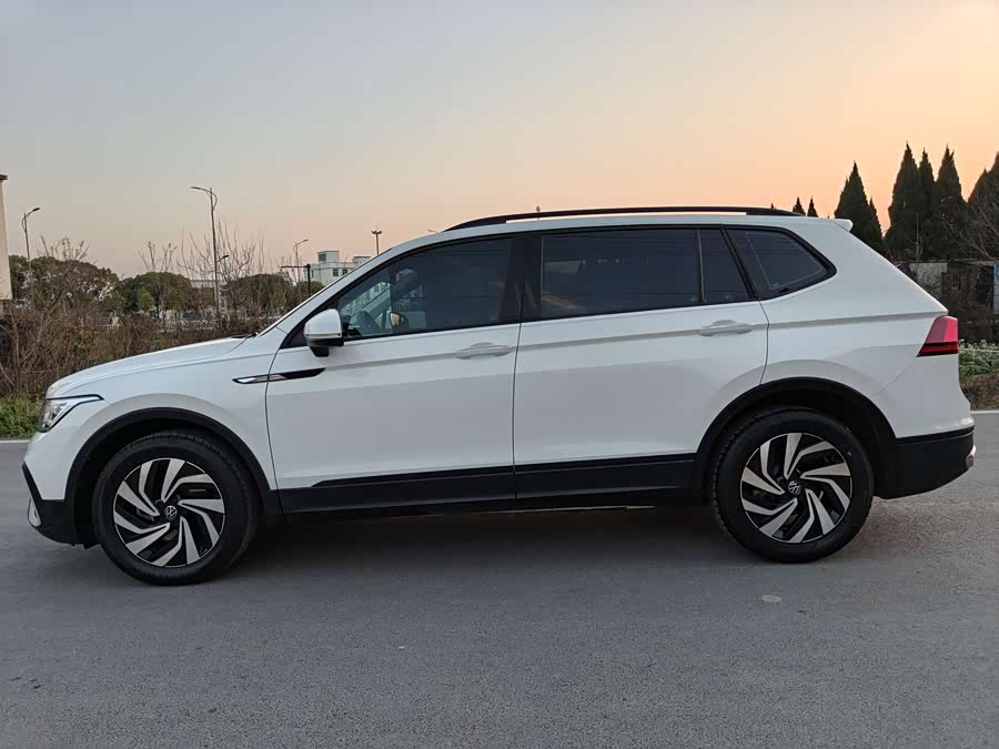 Volkswagen Tiguan L 2022 #4 Volkswagen Tiguan L 2022 car image #4