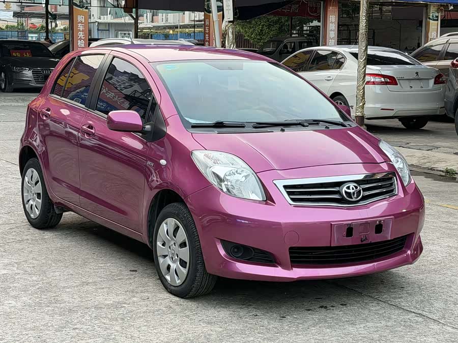 Toyota Yaris 2012 изображение автомобиля #4