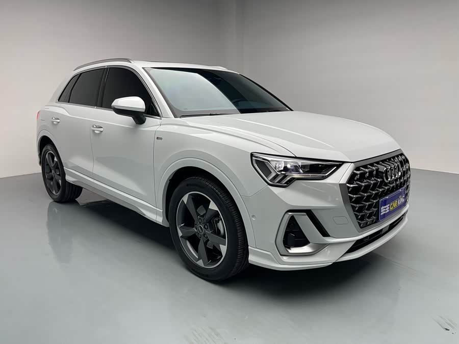 Audi Q3 2023 car image #4