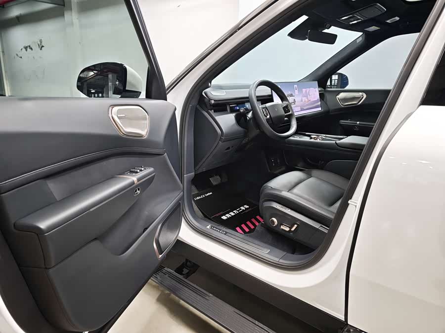 Lynk & Co 900 2025 car image #4