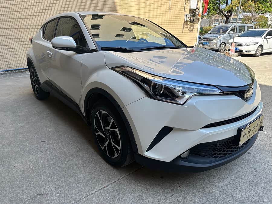 Toyota C-HR 2019 car image #4